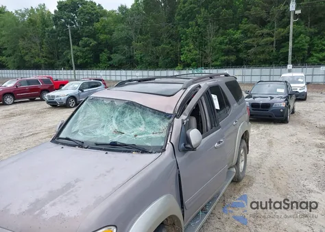 2002 Toyota Sequoia Sr5 z USA, uszkodzony, nr VIN 5TDZT34AX2S134839